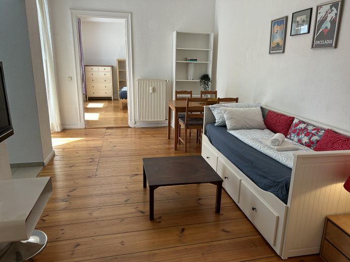 Großzügiges Helmholtzkiez-Apartment im Loft-Stil mit separatem Schlafzimmer, bezugsfrei – Foto 2