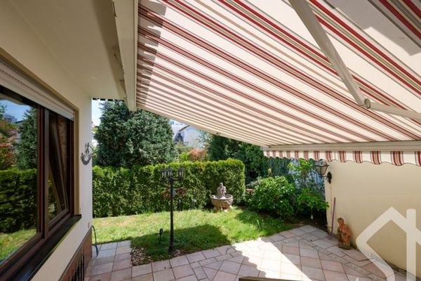 Posizione privilegiata a Langen:
Casa unifamiliare indipendente con terrazza soleggiata e grande potenziale