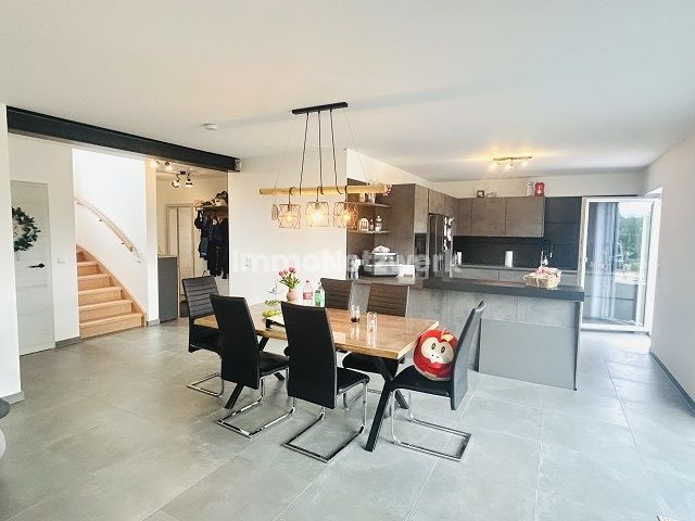 *Energieeffizienzhaus der Extraklasse - Einziehen statt bauen!* – Wohnzimmer Ansicht 3