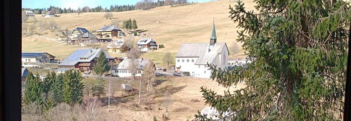 Fensterblick-Kirche