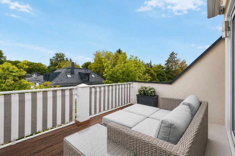 Charmante Dachgeschosswohnung mit 2 Balkonen/Terrassen – Süd-West Terrasse