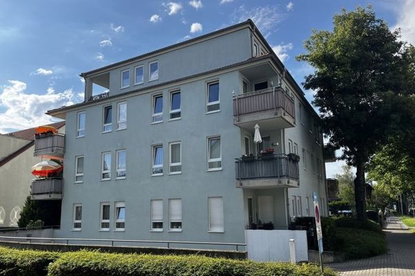 RÉSERVÉE *** Appartement moderne de 2 pièces en copropriété à Erfurt avec balcon et place de parking en garage souterrain