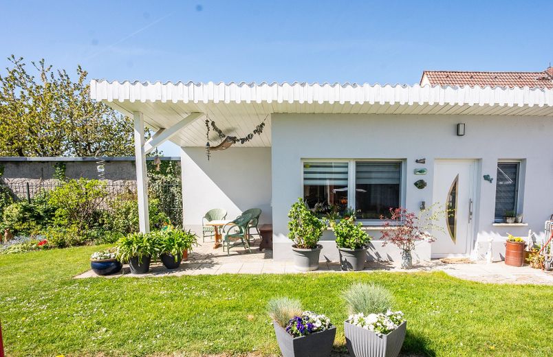 Gäste-Bungalow mit Terrasse