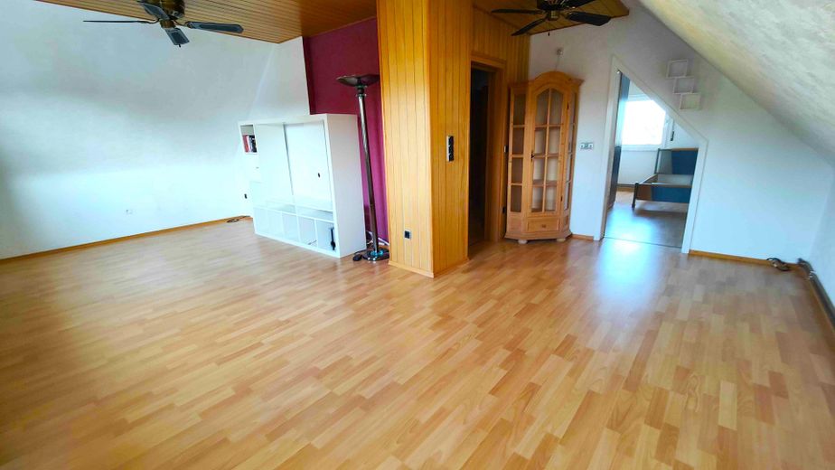 Provisionsfreies 3-FH in toller Lage von Rumpenheim – Wohn- und Esszimmer DG