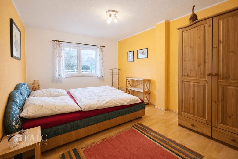 Exklusives Anwesen mit Innenpool, Galerie und unverbaubarem Naturpanorama – Schlafzimmer EG