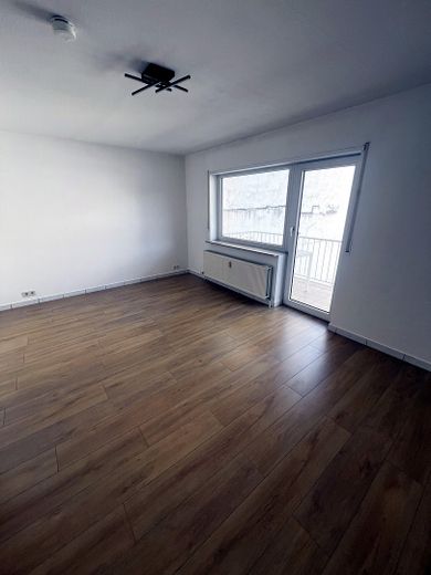 Sofort frei: 2 Zimmer mitten in Mannheim mit Einbauküche & eigenem Stellplatz – Foto 2