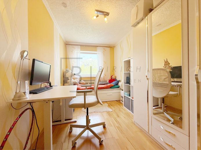 Helle 4-Zimmer-Wohnung in zentraler und familienfreundlicher Lage &amp; KFZ- Stellplatz – Kinderzimmer