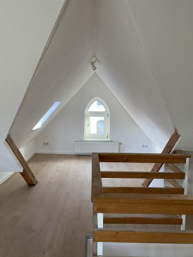 Apartamento con balcón, apto para piso compartido, 4 habitaciones, dúplex, cerca de la estación – Teil des offenen Wohnzimmers 