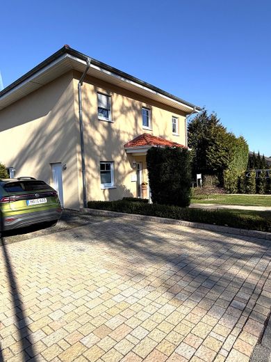 Panoramablick inklusive - Ihr neues Zuhause mit Weitblick – Frontansicht