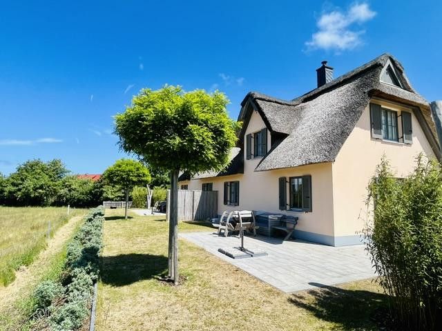Entspannung pur - Reetgedecktes Ferienhaus in Stove zu verkaufen! – Gartenansicht 