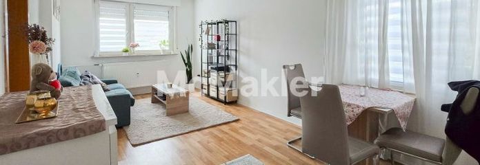 Casa residenziale con tre unità abitative e una piccola area commerciale in posizione centrale a Raunheim