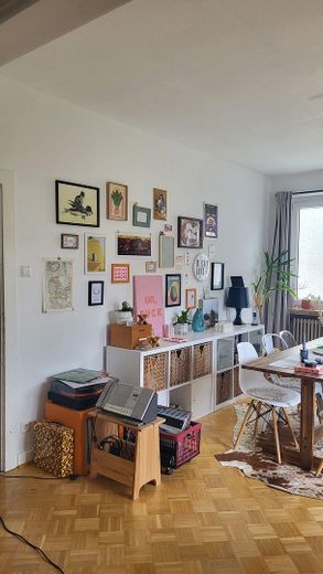 helle 4-Zimmer-Wohnung Nähe Ostpark – Wohnzimmer
