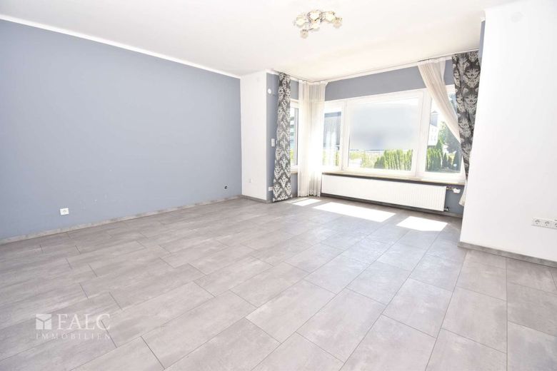 Reserviert! Modernisiertes Dreifamilienhaus mit großem Grundstück und Wintergarten – Schlafzimmer EG