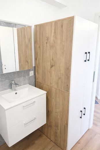 3-Zimmer Wohnung (64m²) mit Terasse und Gartenmitbenutzung in Puderbach zu vermieten, renoviert – Bad
