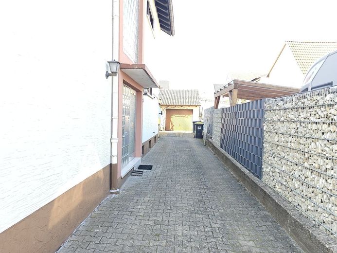 Wohnung in Siegelbach zu vermieten. Gute Aufteilung. Helle Räume. Ideal für Zweisamkeit ... – 5268 - Einfahrt
