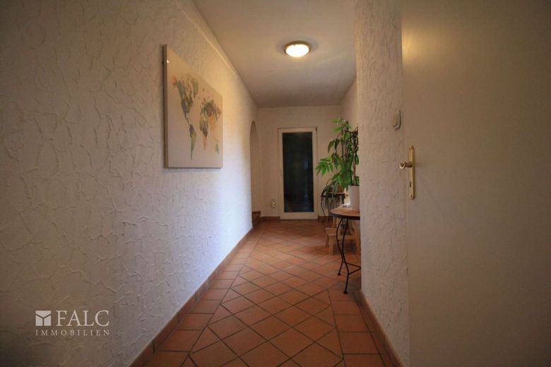 Ein Ort, an dem Mensch und Tier zu Hause sind - Charmantes Hofanwesen mit Raum für Ideen – 1. OG - großer Flur