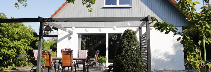 ZONDER COURTAGE: Moderne eengezinswoning met terras op het zuiden, carport en centrale, rustige ligging – Haus Rückansicht