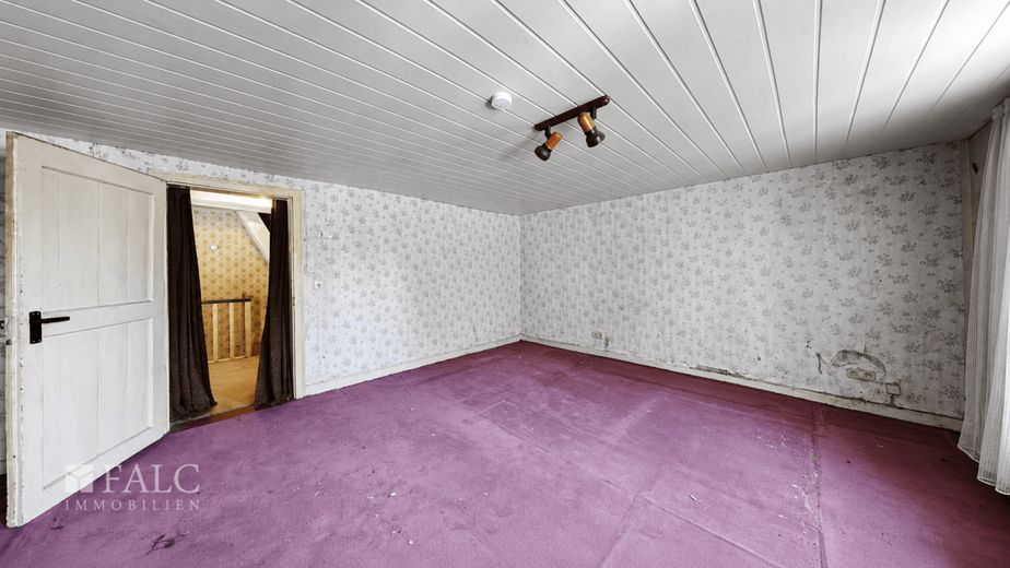 Fachwerkhaus mit Charme - Doppelhaushälfte zur individuellen Gestaltung – Schlafzimmer