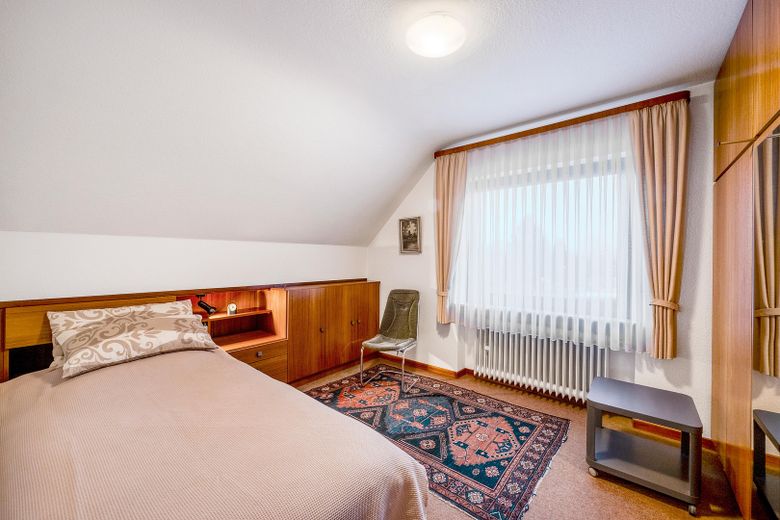 Schlafzimmer mit Einbauschrank
