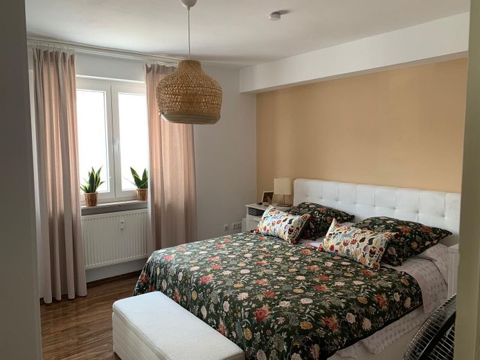 Modernisierte 3-Zimmer Wohnung mit Terrasse & Stellplatz – Schlafzimmer
