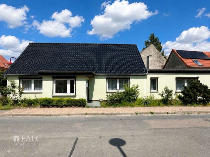 Historisches Hofensemble mit Wohnhaus, Scheune, Garten und Entwicklungspotenzial – Wohnhaus Frontansicht