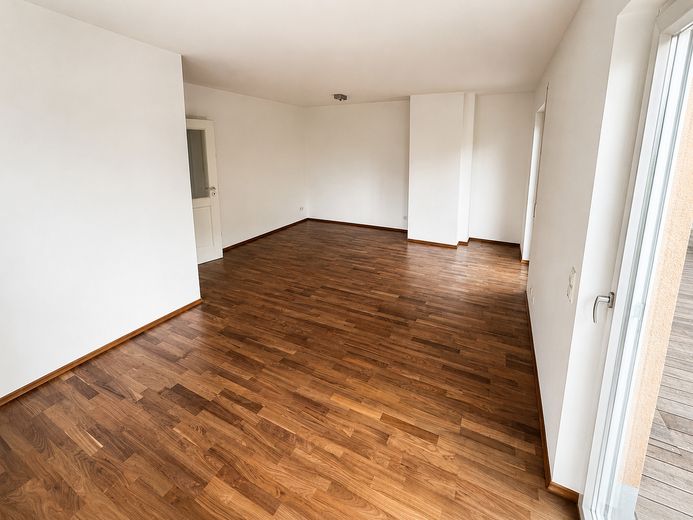 Schönes Reiheneckhaus mit EBK in Baiersdorf - von Privat / Provisionsfrei – Wohnzimmer