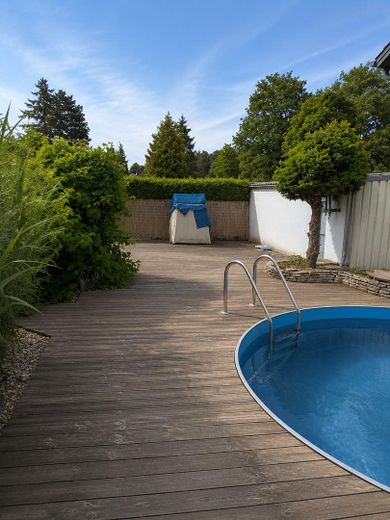 Bungalow bien entretenu avec piscine – Pool