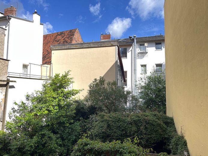 Provisionsfrei: Freundliche, gepflegte 3 Zi-Wohnung im Herzen der Altstadt Stralsunds – Blick über den Hofgarten