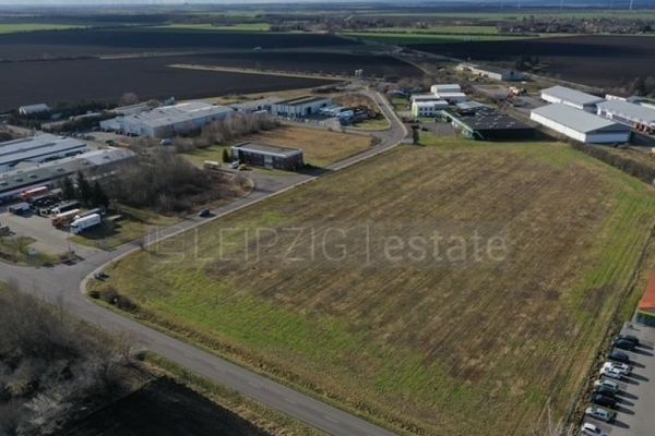 7.957m² terrain industriel, 35,- €/m², emplacement attractif, taxe professionnelle avantageuse, CENTRAL dans la région métropolitaine de Halle/Leipzig !