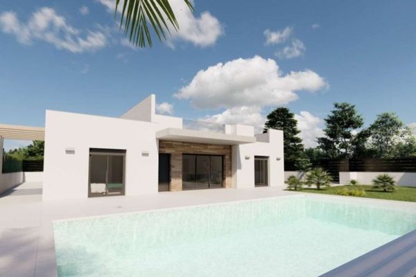 Bella villa con grande terreno in un resort con servizio di sicurezza privato