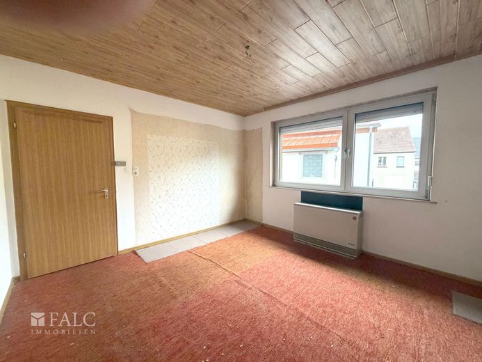 Handwerkerobjekt mit Dachterrasse und ehemaliger Werkstatt – Schlafzimmer OG