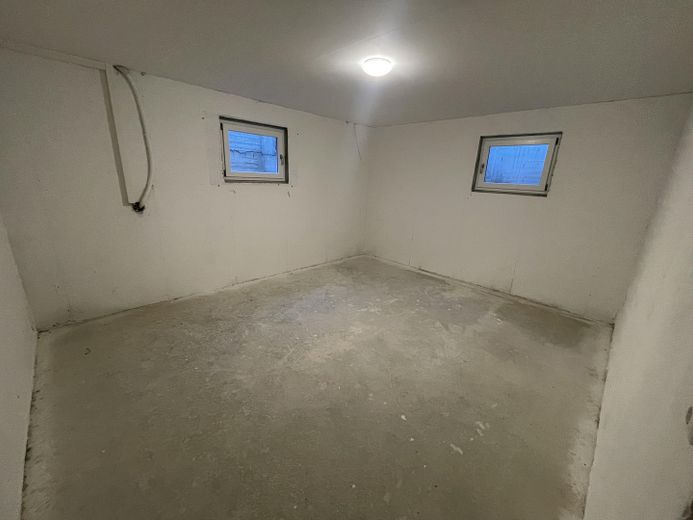 Appartamento con 4 locali al 1° piano, giardino e terrazza, nuova costruzione di 103 m2 a Fridolfing, canone di locazione senza spese 1150€ – Keller