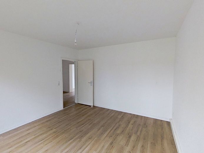Großzügiges Wohnen: Helle 4-Zi.-Wohnung mit Balkon – Ansicht II: Schlafzimmer I