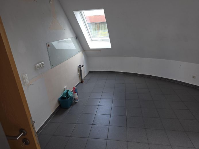 Schöne ruhige  Dachgeschosswohnung im 3. OG in der Fussgängerzone – Küche