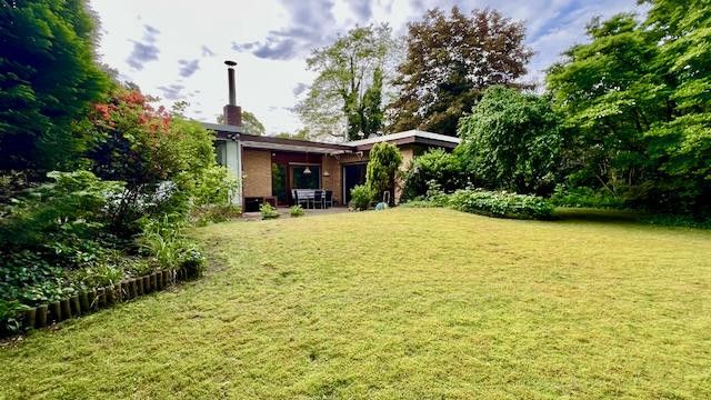 Rissen - Bungalow mit Entwicklungspotential  **courtagefrei** – Ansicht vom Garten