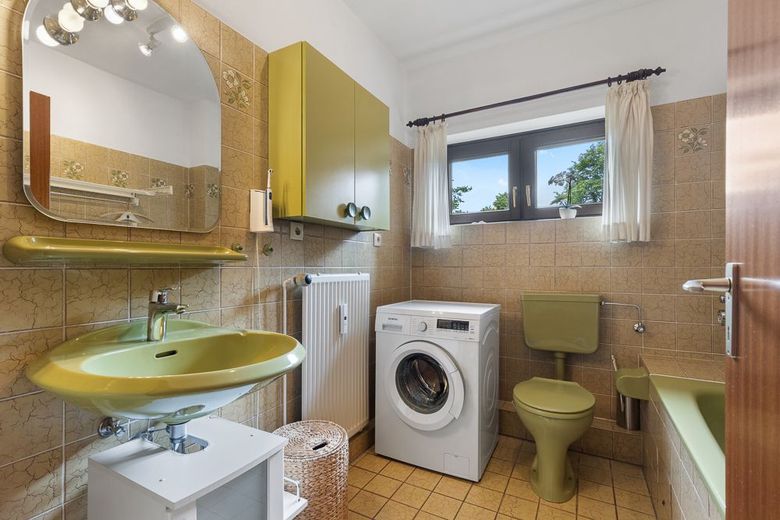 !WARTELISTE!:Helle 4-Zimmer-Wohnung mit Parkblick, Aufzug und Tiefgaragenstellplatz in Alt-Rahlstedt – Badezimmer