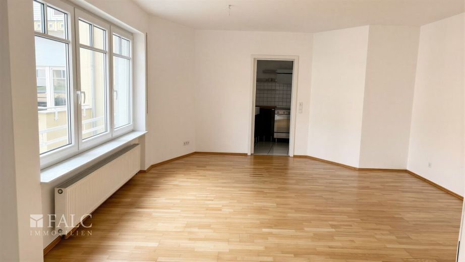 Lichtdurchflutete Maisonette-Wohnung mit zwei Balkonen in zentraler Lage von Wiesloch zu vermieten – Essbereich