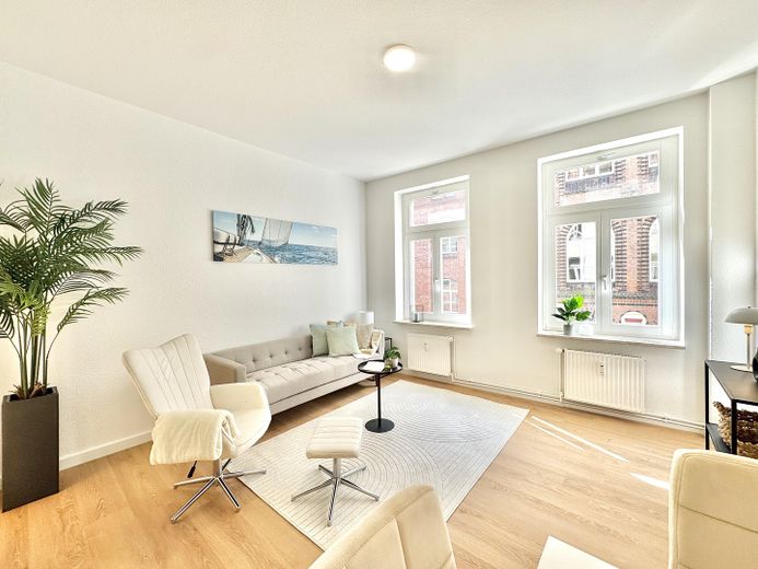 Modernisierte 2 Zimmer-Wohnung in Top Lage – Wohnzimmer
