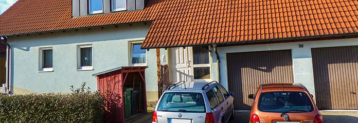 Südseite mit Garagen