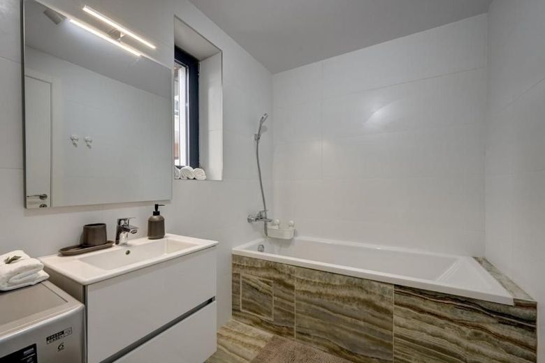 **Sonnige zwei-Zimmer-Wohnung mit Balkon in guter Lage** – 655030444