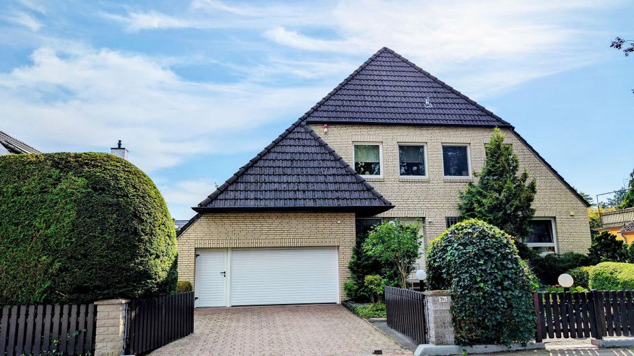 Große Garage und Stellplatz