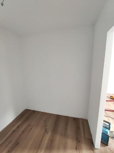 Reihenmittelhaus mit Garten, Garage und zusätzlichem Stellplatz – Ankleide Bild 2