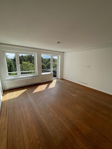 Merkezi konumda aydınlık 2,5 odalı daire – Fotoğraf 2