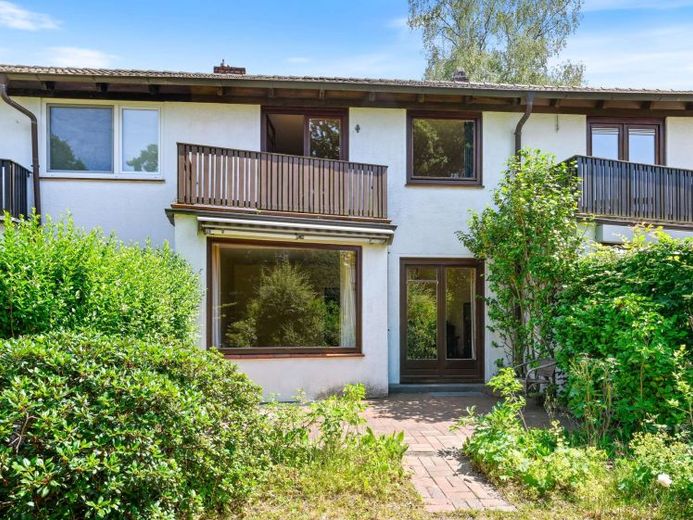 Sanierungsbedürftiges Reihenhaus in ruhiger und gut angebundener Lage von Hamburg-Sasel – Foto 1
