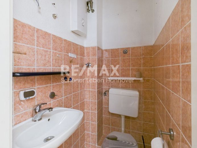 *reserviert* Renovierungsbedürftige, sonnige 3 Zimmer- Wohnung – Gäste WC