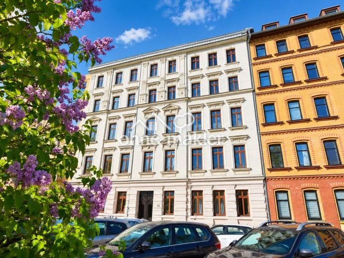 Bright Period Apartment in Central Leipzig – Photo 1