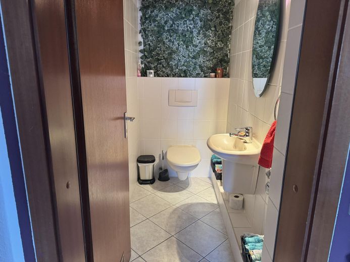 Bahçe kullanımlı ve garaj park yerli, ışık dolu müstakil daire – Gäste-WC