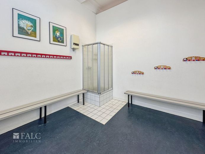 Umkleide + Dusche Tanzschule