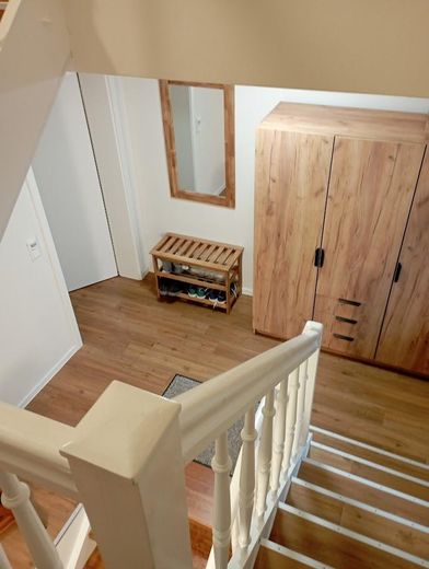 top saniertes Bauernhaus mit Resthof – Treppe OG