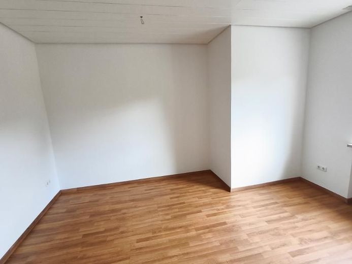 2 Zi. EG Wohnung mit Balkon – Küche mit Essplatz Bild 4